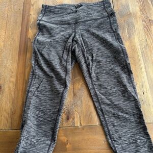 Womens size XS Athleta capri leggings grey neutral workout gym rat